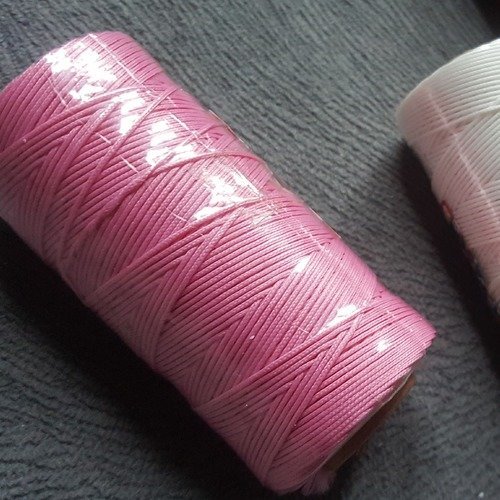 100 mètres de fil de nylon tressé rose de 0,6mm de diamètre pour créations shamballa