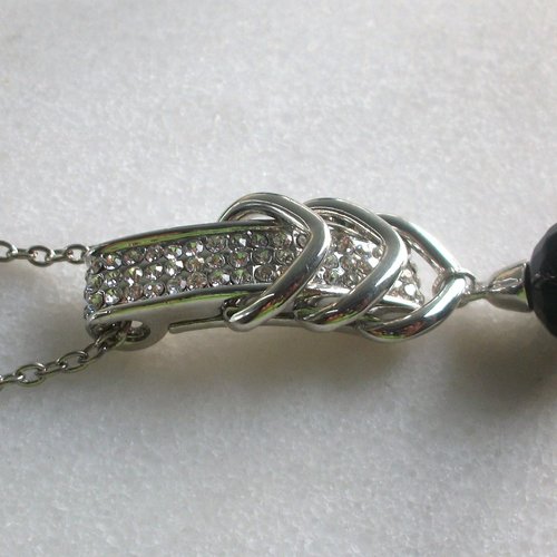 Collier chaîne en métal argenté avec pendentif sphère noir a facette incrusté de strass bijoux femme b34
