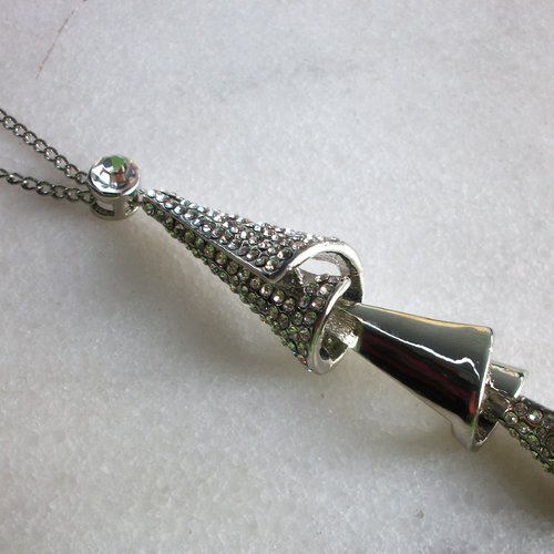 Collier chaîne en métal argenté avec pendentif incrusté de strass bijoux femme pour offrir ou se faire plaisir b34