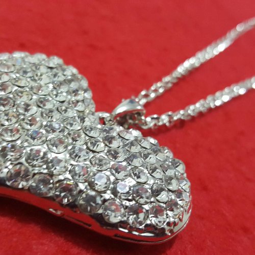 Collier chaîne en métal argenté avec pendentif coeur incrusté de strass bijoux femme pour offrir ou se faire plaisir b34