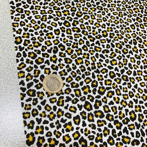 Coupon tissu 100% coton popeline motifs peau de léopard 1m x 1,80m pour 45 masques de protection