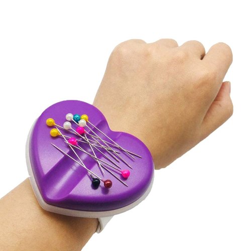 Bracelet porte-aiguilles aimanté violet en forme de coeur fini les aiguilles éparpillées