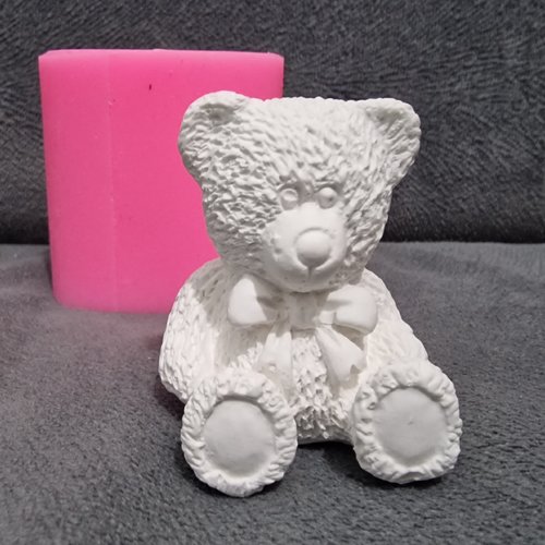 Moule silicone mini ours avec un noeud papillon, animal 3d pour plâtre résine polyester savon cire argile béton ciment k1181 56b75