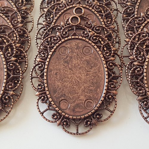 Gros lot de 131 grand pendentifs support cabochon ovale en métal argenté bronzé cuivré blanc noir 60x45mm t47