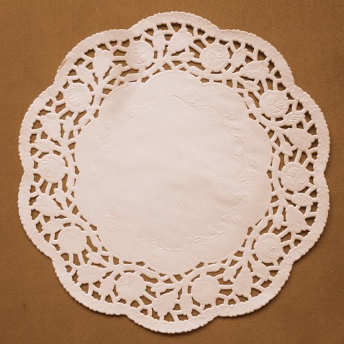 100 napperons papier dentelle blanc cassé 26cm diamètre de motif rose pour cornets de pétale scrapbooking faire-part cornet mariage