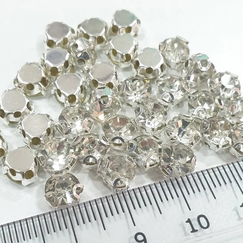 Lot de 50 strass 6mm cristal diamant transparent en verre à facettes sertis à coudre pour vêtements, sacs, chaussures et accessoires