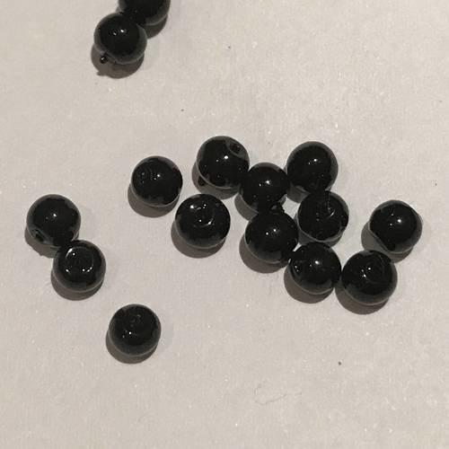 Perle noir en verre nacré de 4 mm 