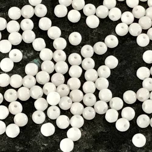 Perles en verre blanc opaque de 4 mm lot de 10 gr 