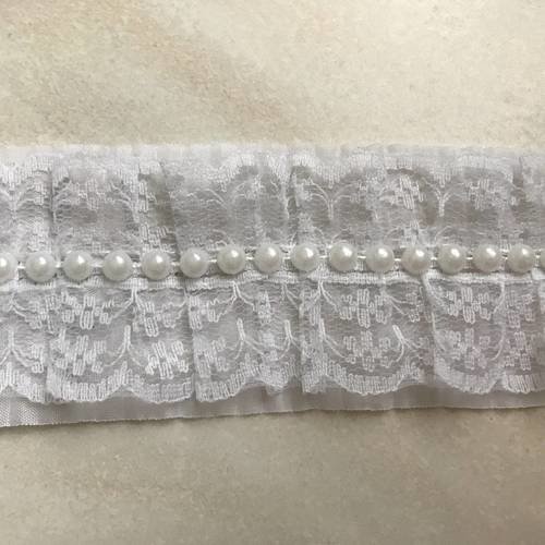 Ruban plissé de 5 cm en largeur avec ruban de perle cousu au milieu blanc 