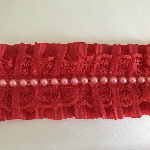 Ruban plissé de 5,5 cm en largeur avec ruban de perle cousu au milieu rouge 