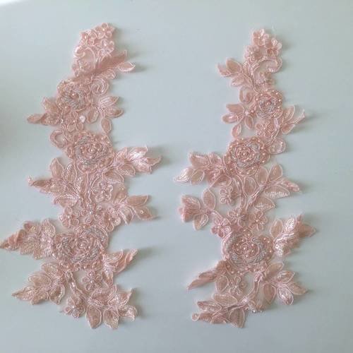 Applique en guipure perlé couleur rose poudré  a coudre 31*19 cm au paires 