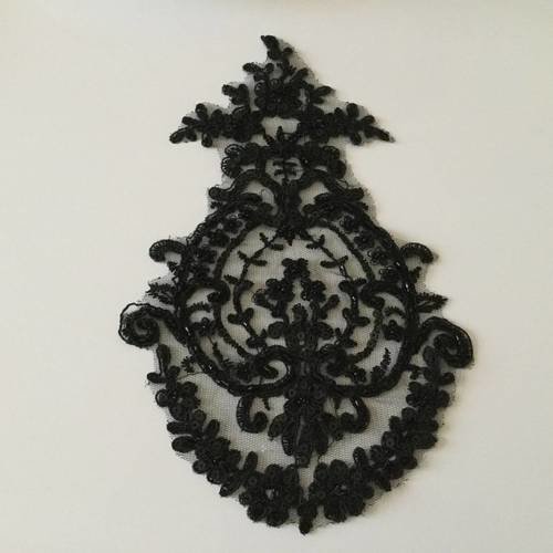 Applique en dentelle avec des perles noir 25*15 cm 