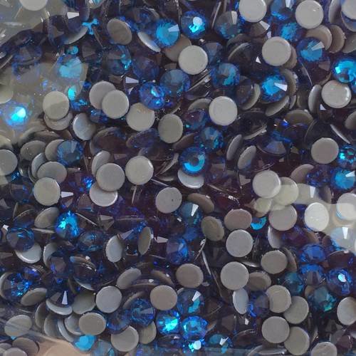 Lot de 100 strass en cristal thermocollant hotfix de 4 mm bleu 
