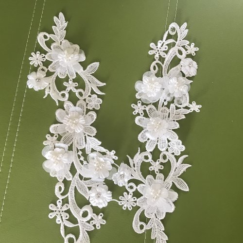 Applique avec fleurs en 3d et perles,strass 26*7 cm blanc cassé 