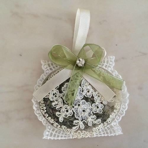 Caisette en dentelle de lavande parfumé pour embomé vos placards... 