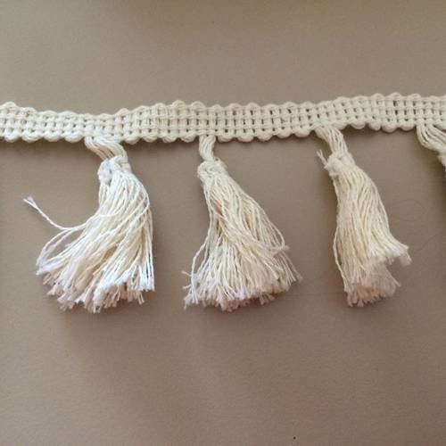 Frange pompon beige 4,5 cm de long en matiere  de coton