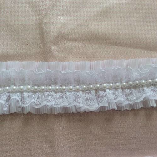 Ruban plissé de 5,5 cm en largeur avec ruban de perle cousu au milieu blanc 