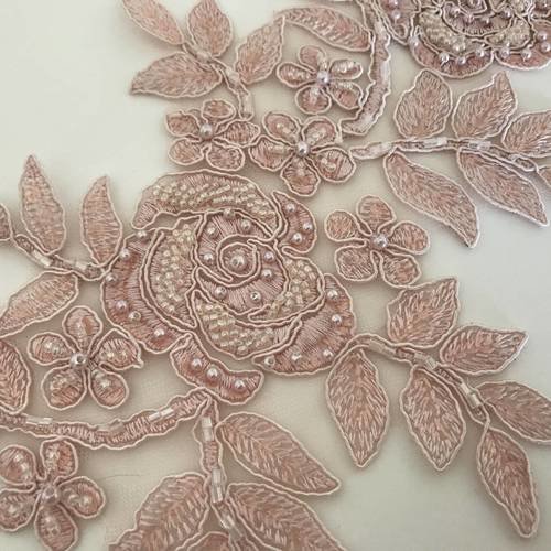 Applique en guipure rose  a coudre 37*15 cm au paires 