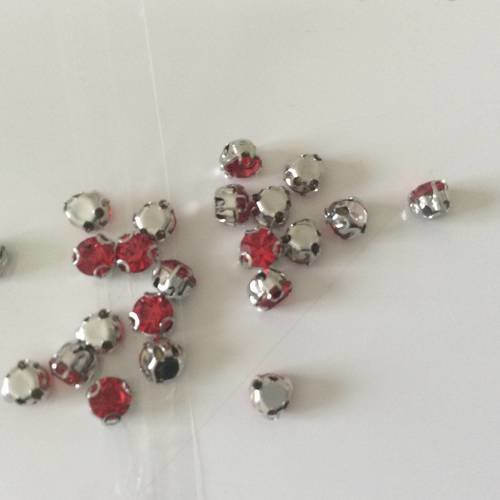 Lot de 10 strass serties en crital a 3 dent en 4 mm 