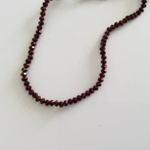 Perle en cristal bordeaux irrisé  a facette 4 mm a peu pres 