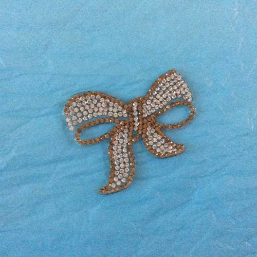 Applique en strass cristal 3 mm  a coller au fer facilement 