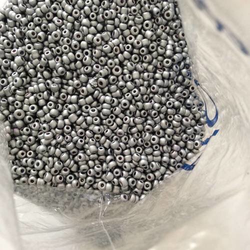 Perle de rocailles en verre couleur métallisé gri foncé 2 mm