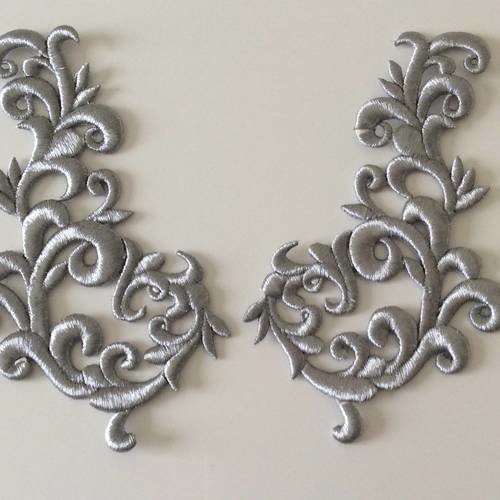 Applique brodée en fil argenté  un peu en relief 24*13 cm 