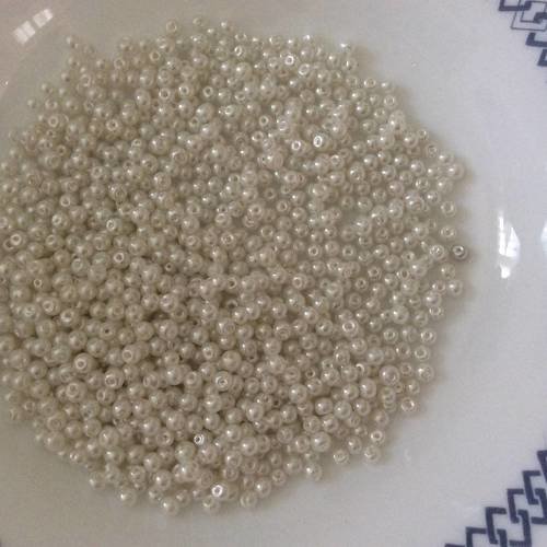 Perles en verre nacrée de 3 mm en lot de 10 gr blanc 