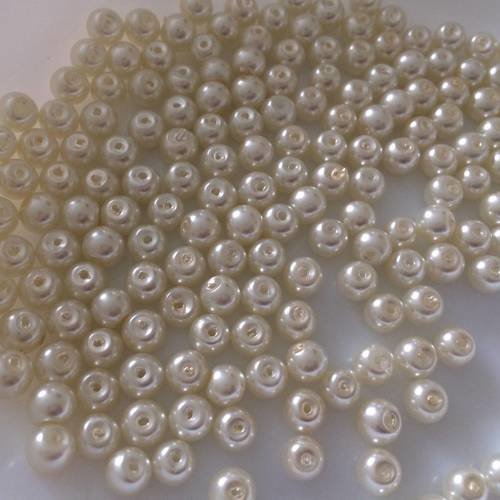 Perles nacrée en verre de 6 mm ivoire en lot de 50 gr 