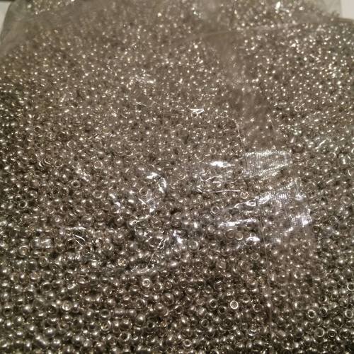 Lot de 500 grammes de perles de rocailles 2,5 mm environ 