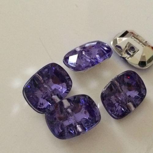 Bouton acrylique a coudre en lot de 4 pièce violet 14*10 mm 