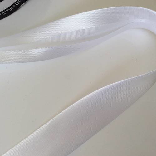 Biais blanc en 3 cm a coudre pour contourner 