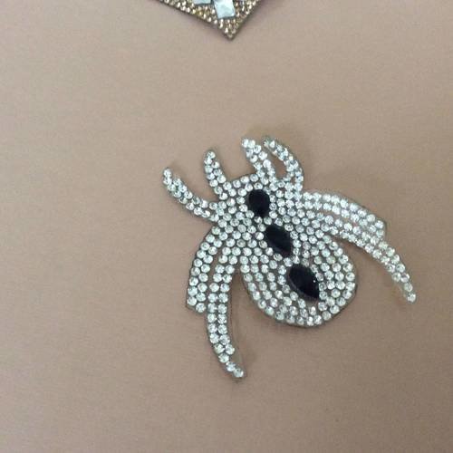 Scrabe applique en strass cristal 3 mm et tissus a coller au fer facilement 