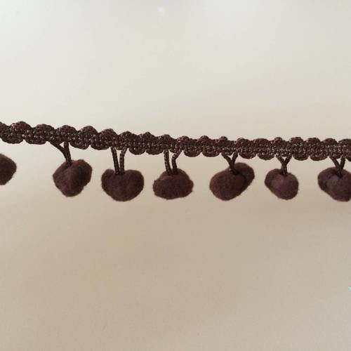 Frange de pompon marron tres joli 2,5 cm en longueur avec ruban 