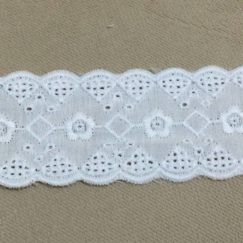 Broderie anglaise enter deux en dentelle blanche de 4,5 cm 