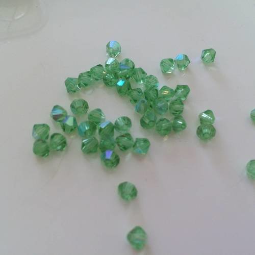 Lot de 50 toupi en cristal 4 mm couleur vert d eau 