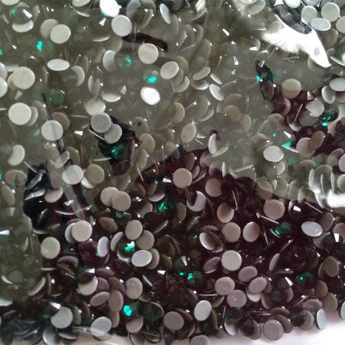 Strass hot fix vert emeraude d environ 4 mm en lot de 1440 piece 