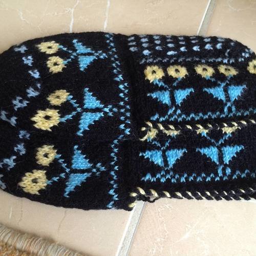 Pantouffles tricote tres joli ideale pour rechauffer les pieds 