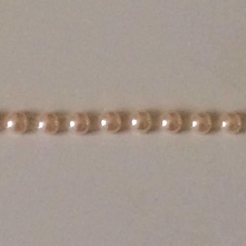 Galon de perle nacre a coudre couleur rose pale en 4 mm 