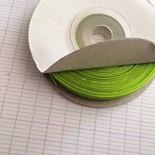 Ruban organza 0,6 mm couleur vert   rouleau de 25 metre 