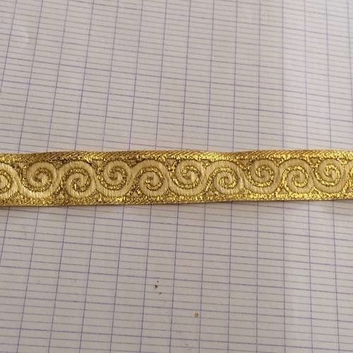 Ruban medieval doree de 1,5 cm environ en largeur 
