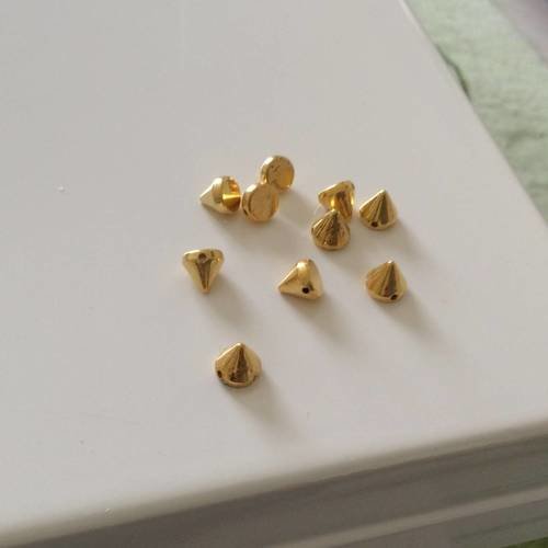 Perle connecteur clou de 6 *6 mm doree en acrilique 