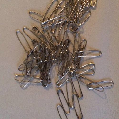 Epingle a nourice argente 23 mm de longueur et largeur 5 mm 
