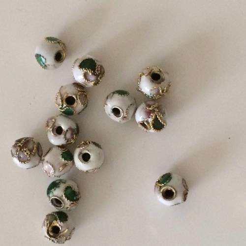 Perle asiatique entre 4 et 5 mm blanc et vert 