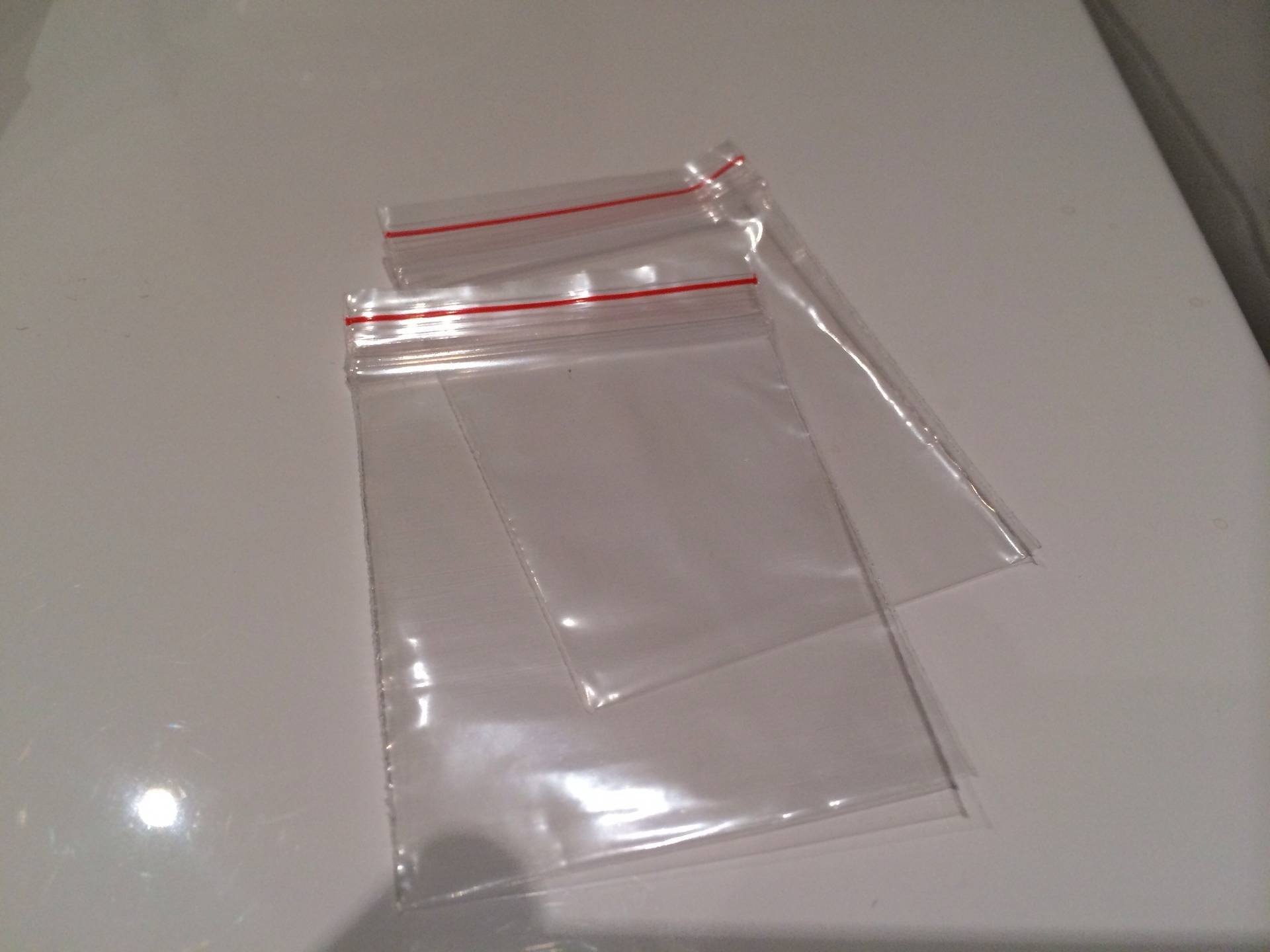 Petite pochette en plastique avec zip 8*6 cm pour vos perles - Un grand  marché