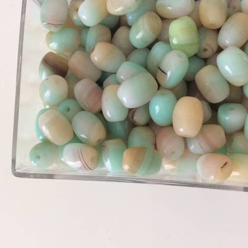 Perle en pierre ovale 1 centimetre de long 