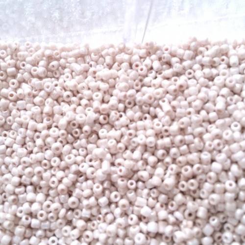 Rocailles couleur rose poudre 2 mm a peu près 