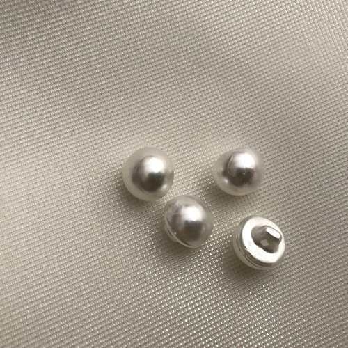 Bouton couleur blanc casse de 10 mm  comme des perles 