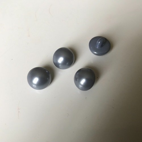 Bouton couleur gris foncé de 10 mm  comme des perles 