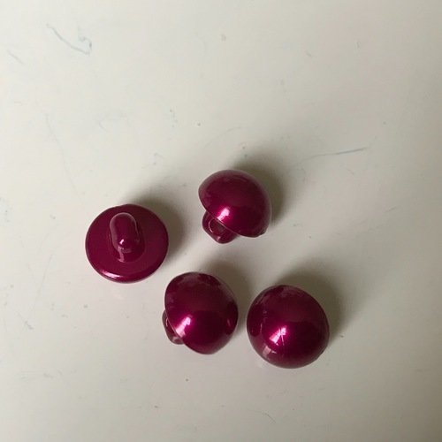 Bouton couleur cerise de 10 mm  comme des perles 